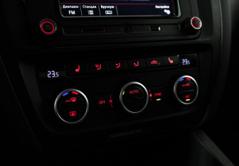 Подержанный автомобиль Volkswagen Jetta Sedan 2013 года (15 фото)