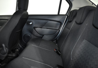 Подержанный автомобиль Renault Logan Sedan 2015 года (12 фото)