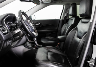 Подержанный автомобиль Jeep Compass 2018 года (19 фото)