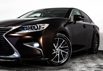 Подержанный автомобиль Lexus ES 2016 года (2 фото)