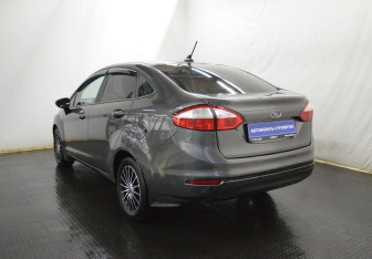 Подержанный автомобиль Ford Fiesta Hatchback 2016 года (7 фото)