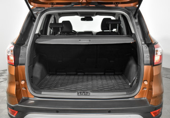 Подержанный автомобиль Ford Kuga 2017 года (20 фото)