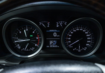 Подержанный автомобиль Toyota Land Cruiser Suv 2012 года (11 фото)