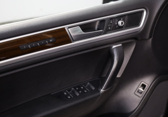 Подержанный автомобиль Volkswagen Touareg 2015 года (22 фото)