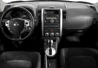 Подержанный автомобиль Nissan X-Trail 2012 года (14 фото)