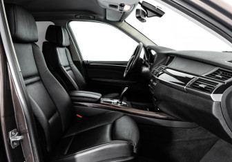 Подержанный автомобиль BMW X5 2013 года (21 фото)