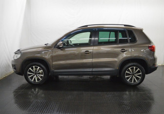 Подержанный автомобиль Volkswagen Tiguan 2014 года (8 фото)