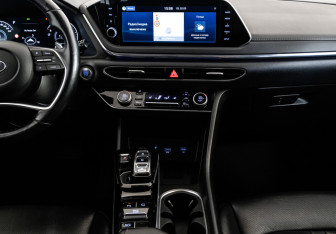 Подержанный автомобиль Hyundai Sonata 2020 года (17 фото)
