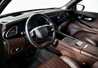 Подержанный автомобиль Exeed VX 2023 года (9 фото)