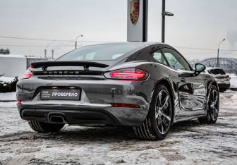 Подержанный автомобиль Porsche Cayman 2017 года (7 фото)