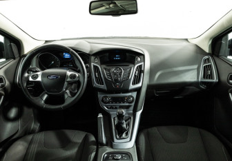 Подержанный автомобиль Ford Focus Hatchback 2013 года (13 фото)