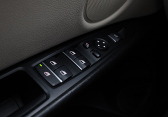 Подержанный автомобиль BMW X6 2016 года (22 фото)