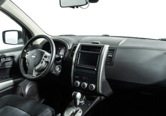 Подержанный автомобиль Nissan X-Trail 2012 года (9 фото)
