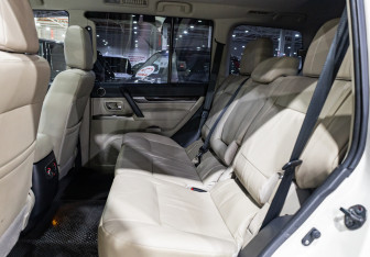 Подержанный автомобиль Mitsubishi Pajero 2021 года (19 фото)