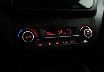 Подержанный автомобиль Kia Rio Sedan 2016 года (17 фото)