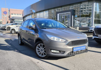 Подержанный автомобиль Ford Focus Hatchback 2015 года (3 фото)