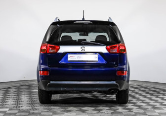 Подержанный автомобиль Peugeot 4007 2010 года (6 фото)