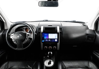 Подержанный автомобиль Nissan X-Trail 2010 года (10 фото)