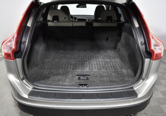 Подержанный автомобиль Volvo XC60 2011 года (22 фото)