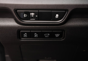 Подержанный автомобиль Kia Carnival 2024 года (27 фото)