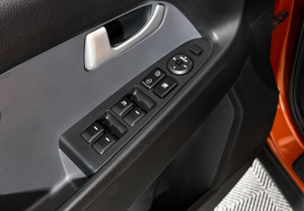 Подержанный автомобиль Kia Sportage 2011 года (10 фото)