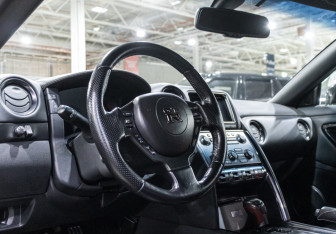 Подержанный автомобиль Nissan GT-R 2011 года (27 фото)