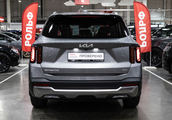 Подержанный автомобиль Kia Sorento 2024 года (8 фото)