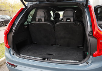 Подержанный автомобиль Volvo XC90 2019 года (35 фото)