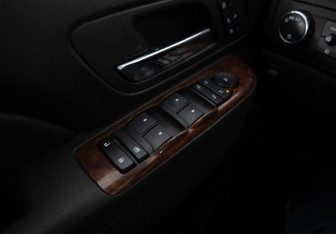 Подержанный автомобиль Chevrolet Tahoe 2012 года (15 фото)