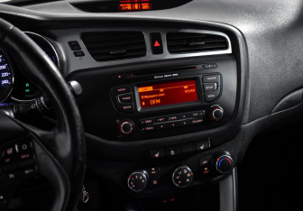 Подержанный автомобиль Kia Ceed Wagon 2013 года (16 фото)