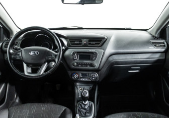 Подержанный автомобиль Kia Rio Sedan 2013 года (13 фото)