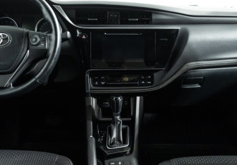 Подержанный автомобиль Toyota Corolla Sedan 2018 года (14 фото)