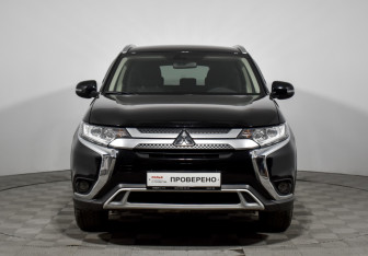 Подержанный автомобиль Mitsubishi Outlander 2019 года (2 фото)