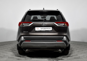 Подержанный автомобиль Toyota RAV4 2019 года (6 фото)