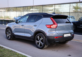 Подержанный автомобиль Volvo XC40 2021 года (6 фото)