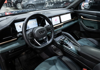 Подержанный автомобиль Geely Monjaro 2024 года (17 фото)