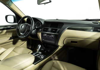 Подержанный автомобиль BMW X3 2012 года (9 фото)