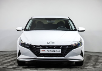 Подержанный автомобиль Hyundai Elantra Sedan 2021 года (2 фото)