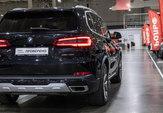 Подержанный автомобиль BMW X5 2019 года (10 фото)