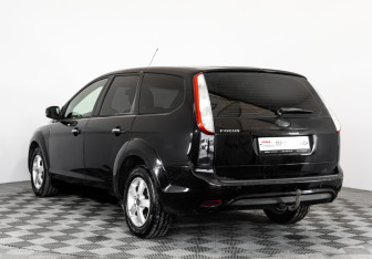 Подержанный автомобиль Ford Focus Wagon 2010 года (7 фото)