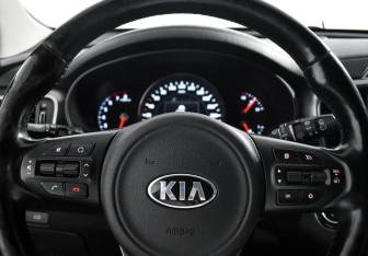 Подержанный автомобиль Kia Sorento 2017 года (17 фото)