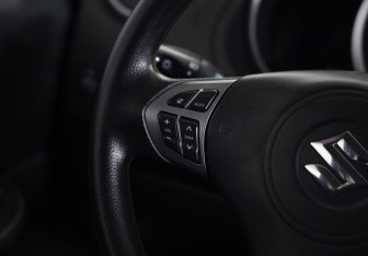 Подержанный автомобиль Suzuki Grand Vitara 2008 года (11 фото)