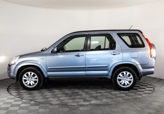 Подержанный автомобиль Honda CR-V 2006 года (8 фото)
