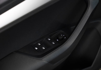 Подержанный автомобиль Skoda Karoq 2021 года (19 фото)