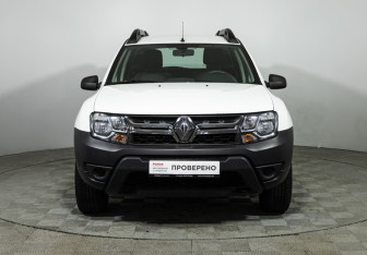 Подержанный автомобиль Renault Duster 2017 года (2 фото)