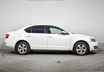 Подержанный автомобиль Skoda Octavia Liftback 2016 года (4 фото)