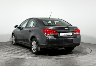 Подержанный автомобиль Chevrolet Cruze Sedan 2010 года (7 фото)