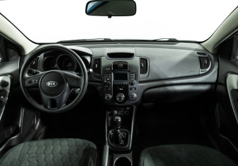 Подержанный автомобиль Kia Cerato Sedan 2010 года (13 фото)