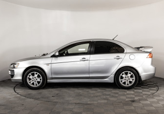 Подержанный автомобиль Mitsubishi Lancer Sedan 2008 года (8 фото)