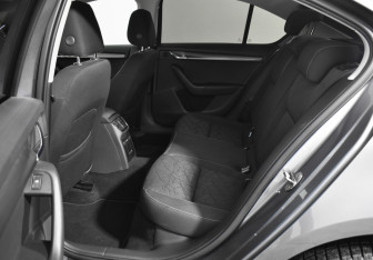 Подержанный автомобиль Skoda Octavia Liftback 2020 года (12 фото)